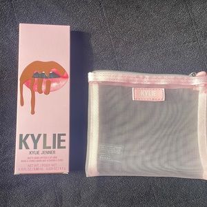 Kylie Jenner - Lip Kit & mesh makeup bag